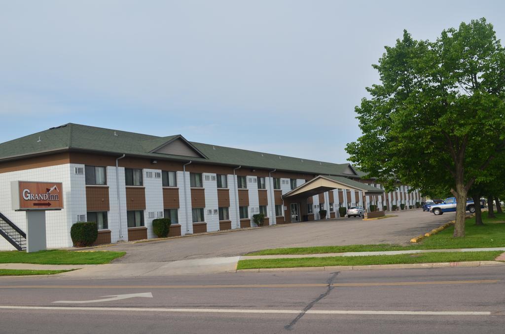 Grand Inn Motel Moorhead Exterior photo