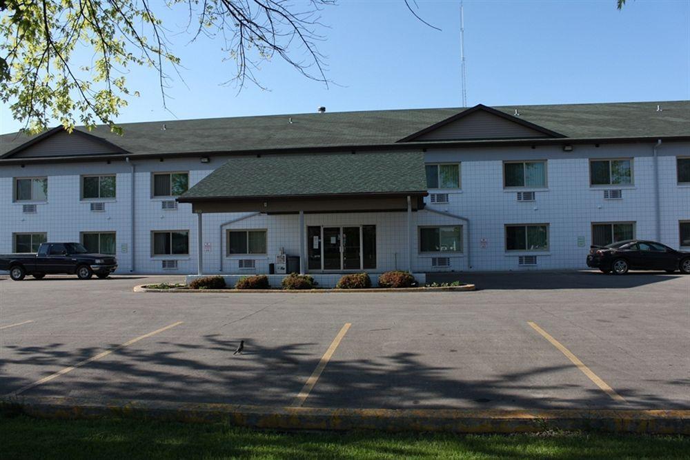 Grand Inn Motel Moorhead Exterior photo